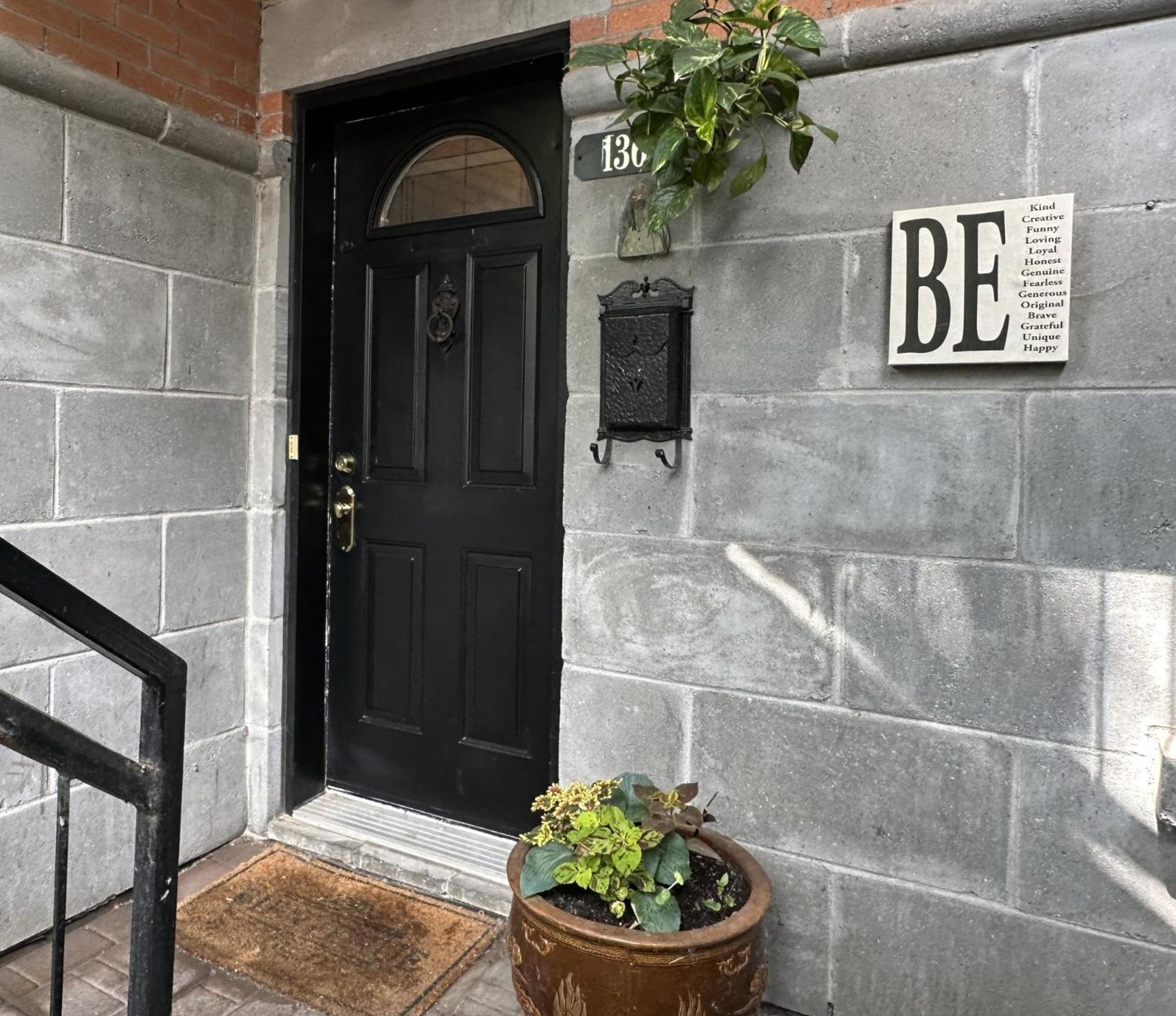 A Gem Downton Montreal — Photos 3
