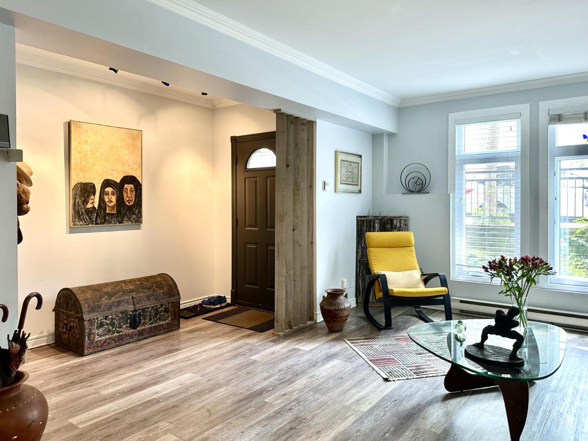 A Gem Downton Montreal — Photos 1